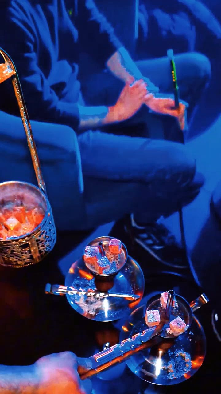 Entspannte Lounge mit Shishas im Golden Club